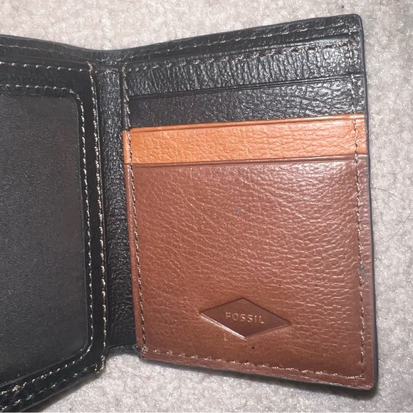 Brand new without tags Fossil Leather Wallet - Picture 3 of 3
